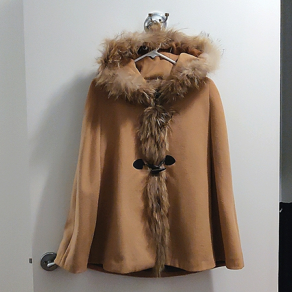 Jackets & Blazers - Camel fur poncho size small